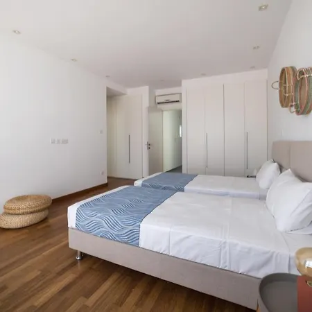 Touch Blue Residences * לרנקה